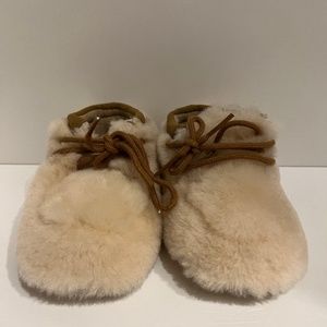 UGG sheepskin toddler boot 4/5T